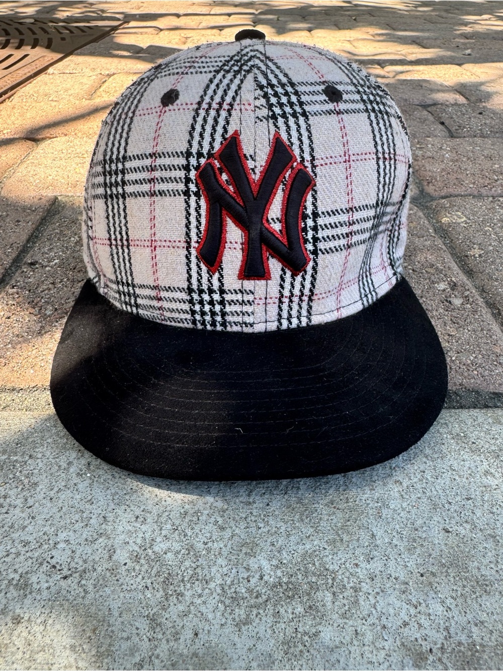 Ny Yankees plaid Snapback Cap. Excellent condition